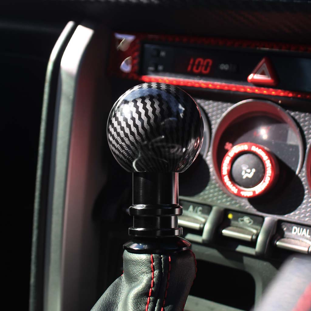 The Obsidian installed on an auto Toyota 86, and no gap between the shift knob and shift boot