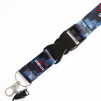 Close-up of the buckle and header section of the lanyard