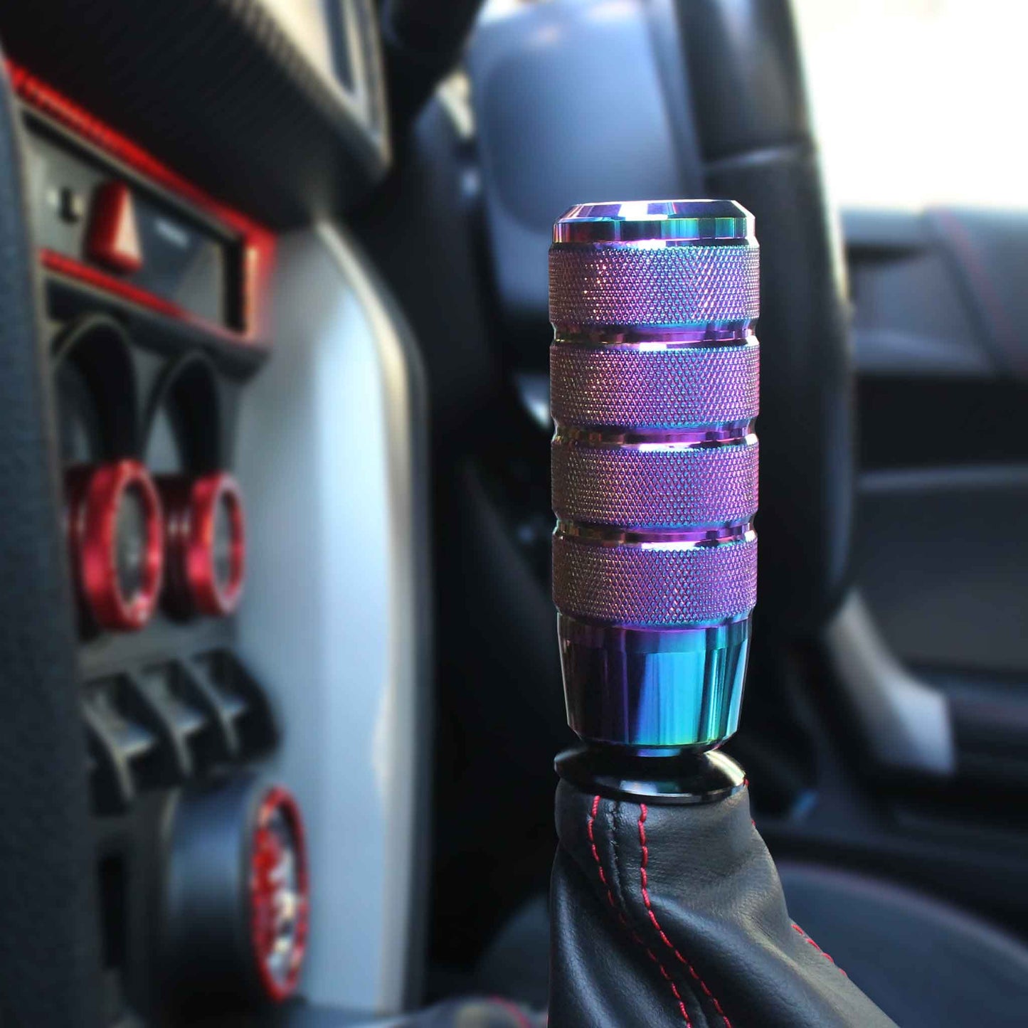 A rainbow Nagao is installed on an auto Toyota 86 with no gap between the shift knob and the shift boot