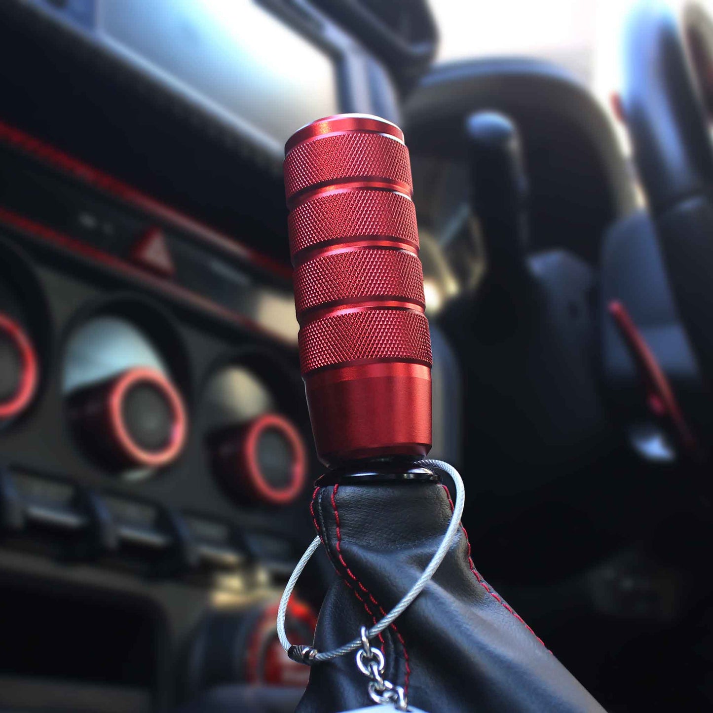 A red Nagao is installed on an auto Toyota 86 with no gap between the shift knob and the shift boot